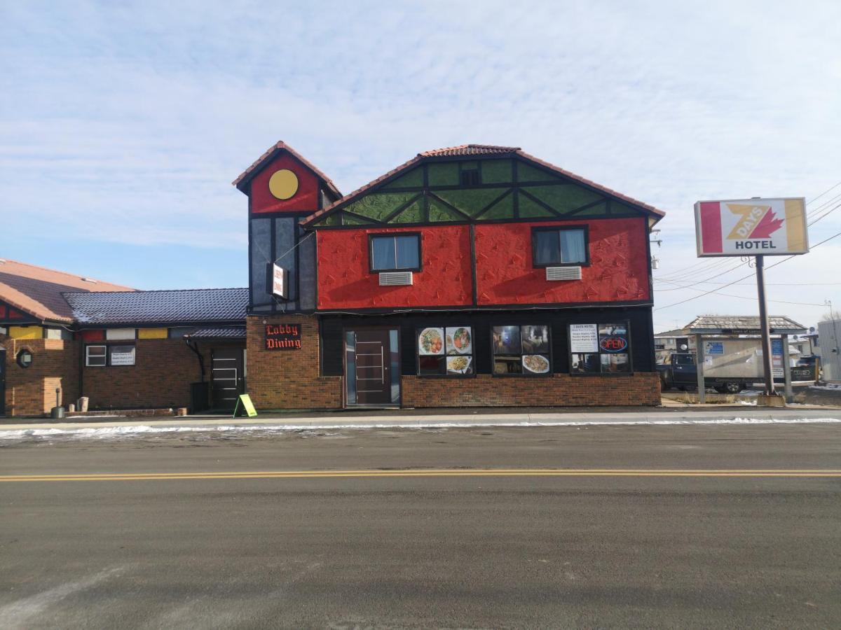 7 Day'S Hotel Lamont Exterior photo